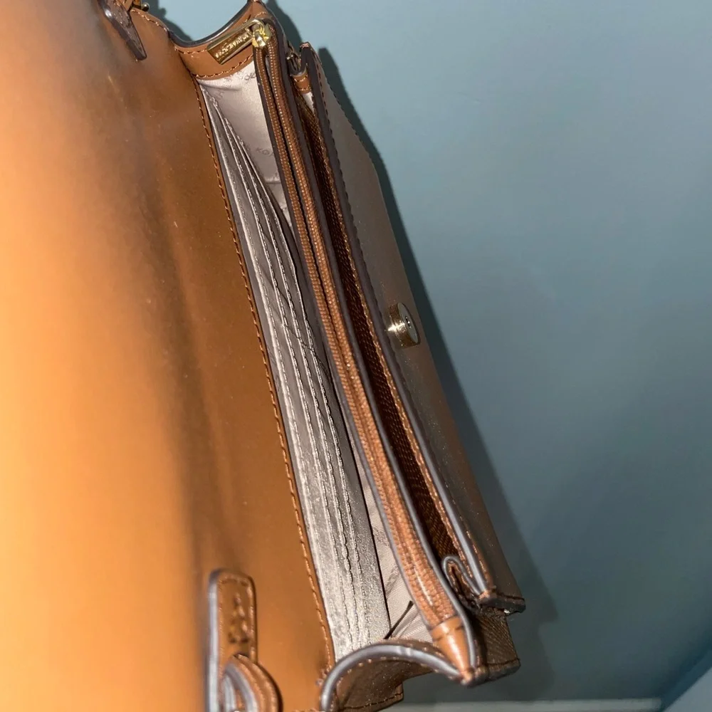 MICHAEL KORS PURSE - Picture 3 of 4
